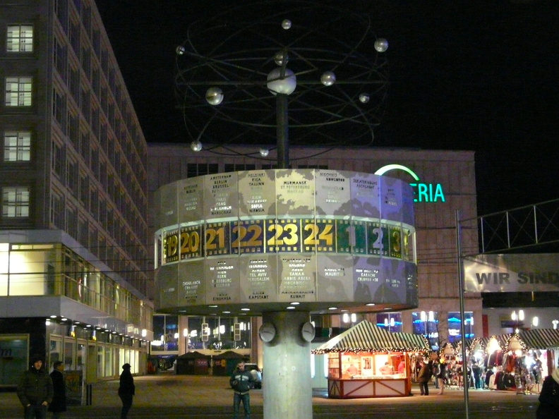 Weltzeituhr Alexanderplatz.jpg